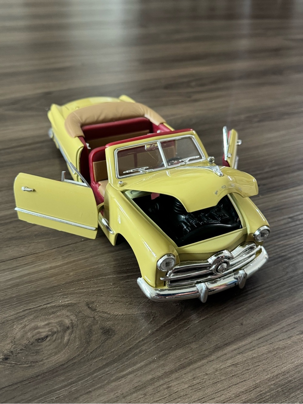 Ford 1949 Scale 1/18 for Restoration/Project